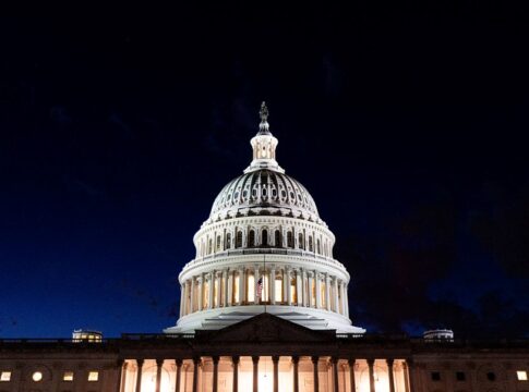 camara-dos-eua-aprova-acordo-para-encerrar-maior-shutdown-da-historia