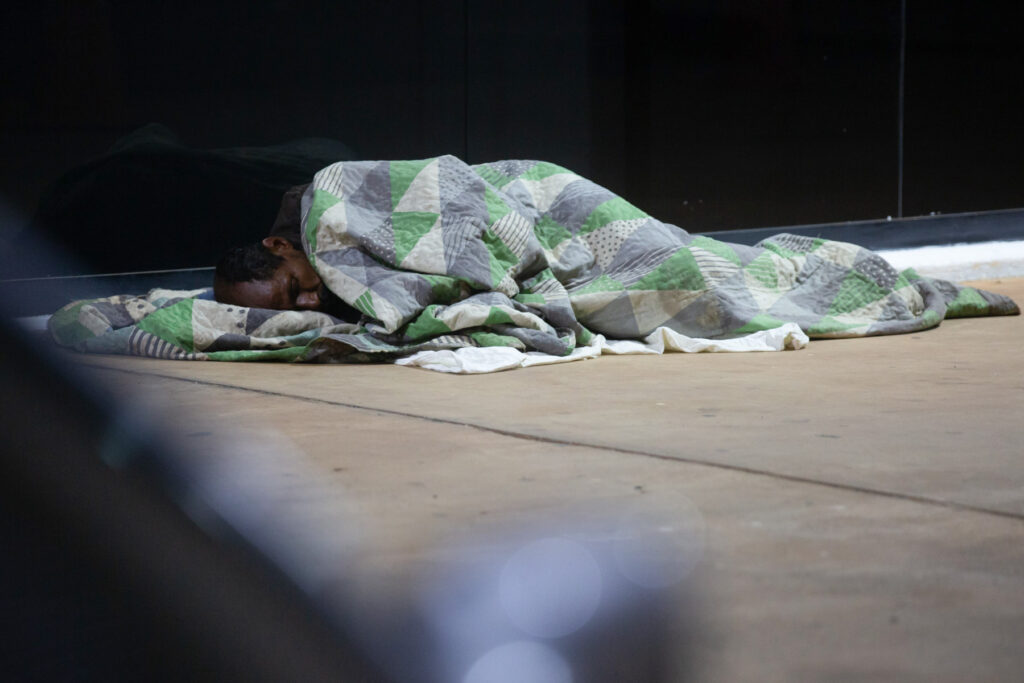 camara-de-bh-aprova-pl-que-“devolve”-moradores-de-rua-para-cidades-de-origem