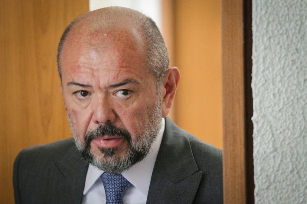 inss:-ex-ministro-de-bolsonaro-e-alvo-da-pf-e-usara-tornozeleira