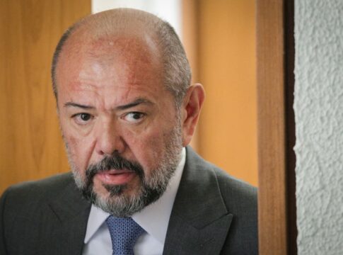 inss:-ex-ministro-de-bolsonaro-e-alvo-da-pf-e-usara-tornozeleira