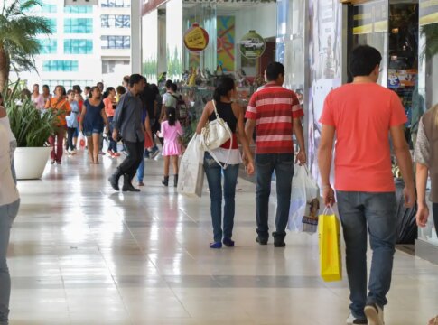 vendas-no-comercio-caem-0,3%-em-setembro;-quinta-queda-em-seis-meses