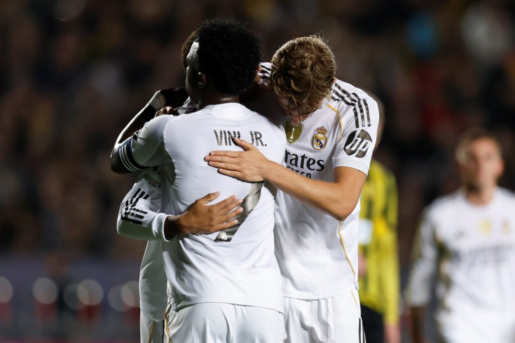 zagueiro-do-real-madrid-defende-vini-jr.-e-fala-em-exagero-da-imprensa