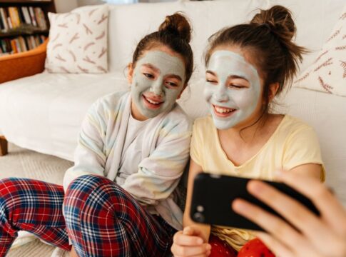 skincare-infantil:-o-limite-entre-o-cuidado-e-a-adultizacao