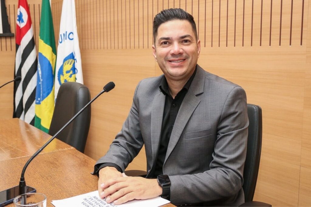 “puta,-vou-acabar-te-matando”:-namorada-acusa-vereador-do-pl-de-ameaca