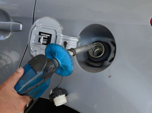 justica-proibe-posto-de-exigir-que-mulher-trabalhe-de-legging