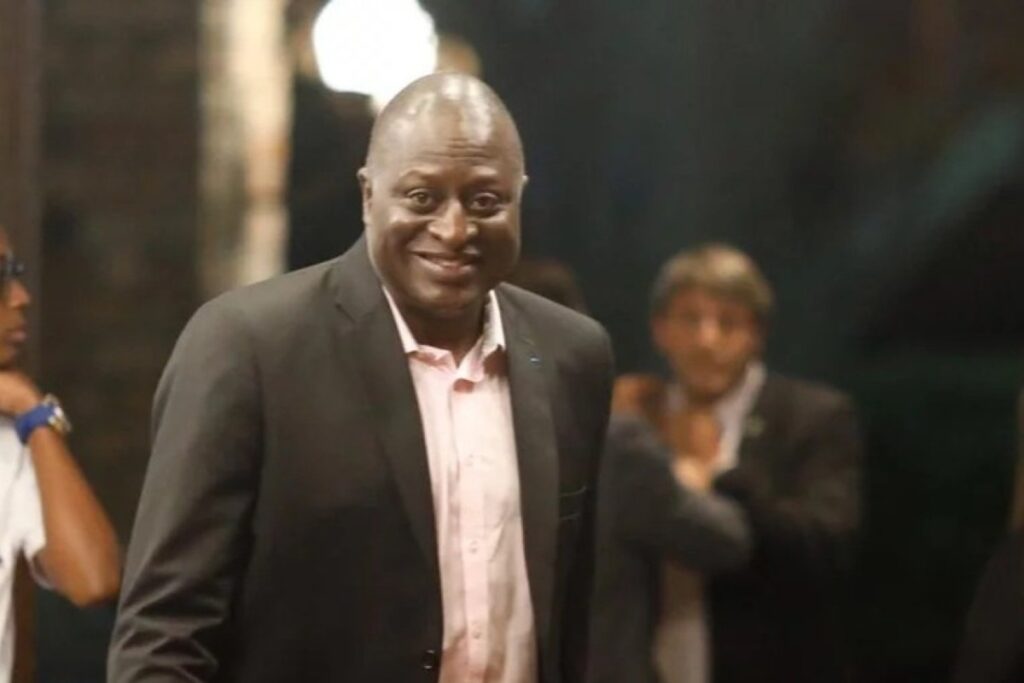 helio-negao-e-chamado-de-“vagabundo”-por-vizinha-de-bolsonaro;-video