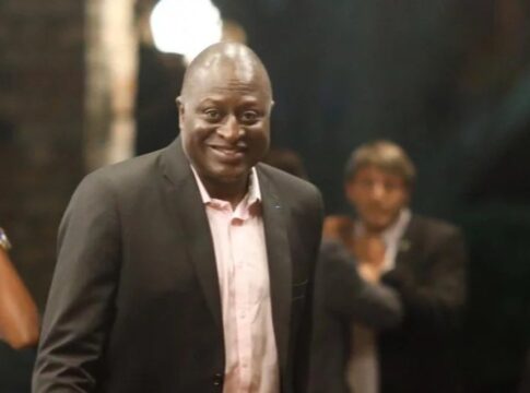 helio-negao-e-chamado-de-“vagabundo”-por-vizinha-de-bolsonaro;-video