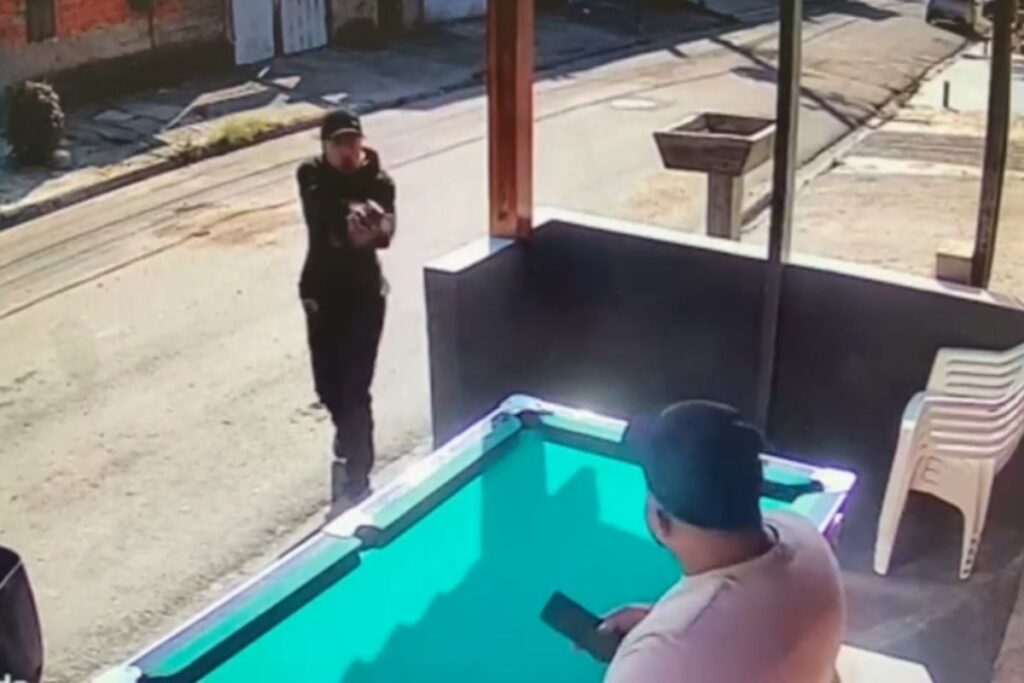 homem-morre-baleado-dentro-do-bar-da-familia-na-grande-sp.-veja-video