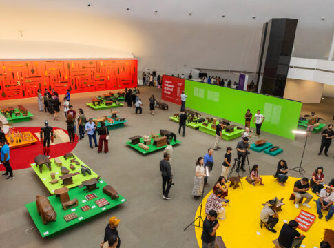 exposicao-de-colecao-de-bancos-indigenas-celebra-ancestralidade-no-df