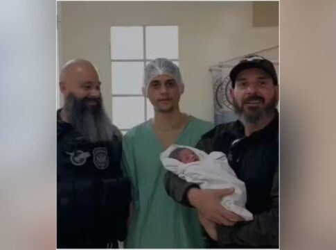 policiais-do-garra-fazem-parto-de-mulher-no-meio-da-avenida-sao-joao