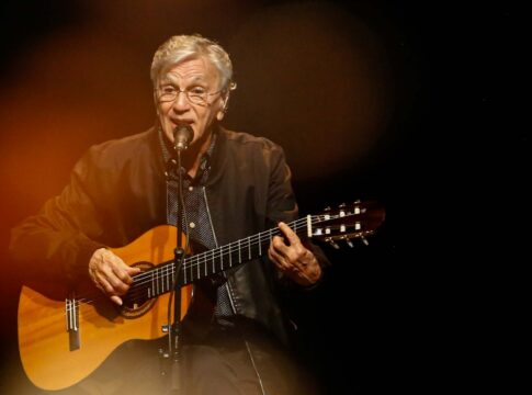 fagner-relembra-o-primeiro-encontro-com-caetano-veloso:-“meu-idolo”