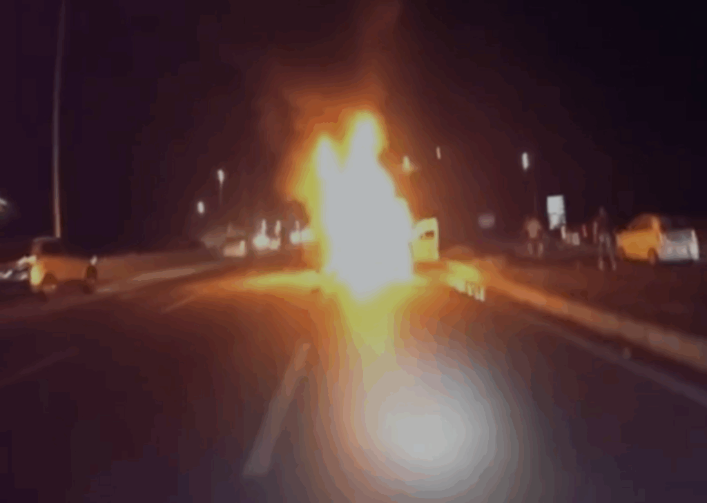 pm-salva-motociclista-de-carro-em-chamas-apos-acidente-grave-no-df