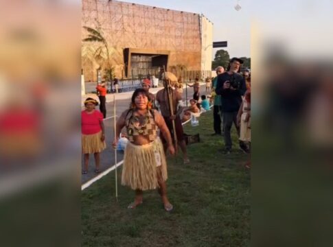 indigenas-bloqueiam-entrada-da-cop30:-“ninguem-entra,-ninguem-sai”