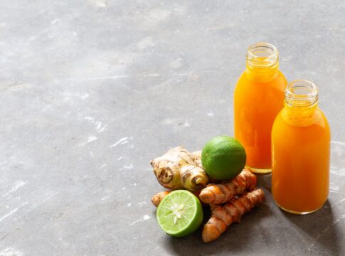 shot-de-limao-com-curcuma:-nutrologa-conta-os-beneficios-da-bebida