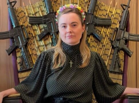 julia-zanatta-rebate-critica-de-oruam-apos-foto-cercada-por-fuzis