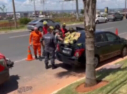veja-resgate-de-bebe-que-ficou-preso-dentro-de-carro,-em-aguas-claras