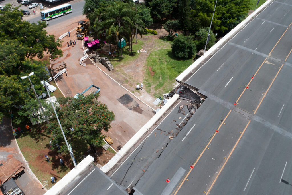 apos-quase-8-anos,-tcdf-julga-gestores-por-queda-de-viaduto-no-eixao