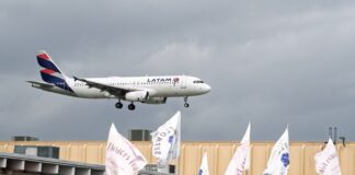 ceo-da-latam-defende-marco-regulatorio-para-combustivel-sustentavel-de-avioes