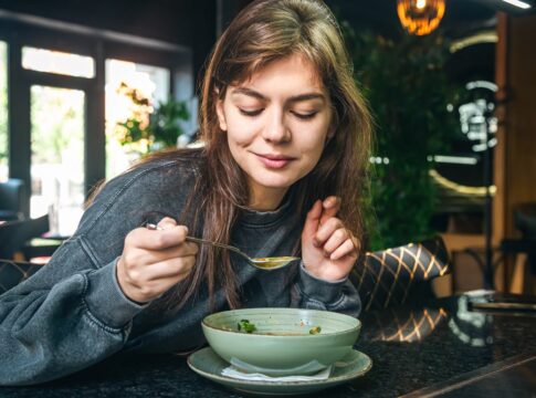 sopa-cremosa-aquece-e-ate-alivia-os-sintomas-da-gripe;-aprenda-agora