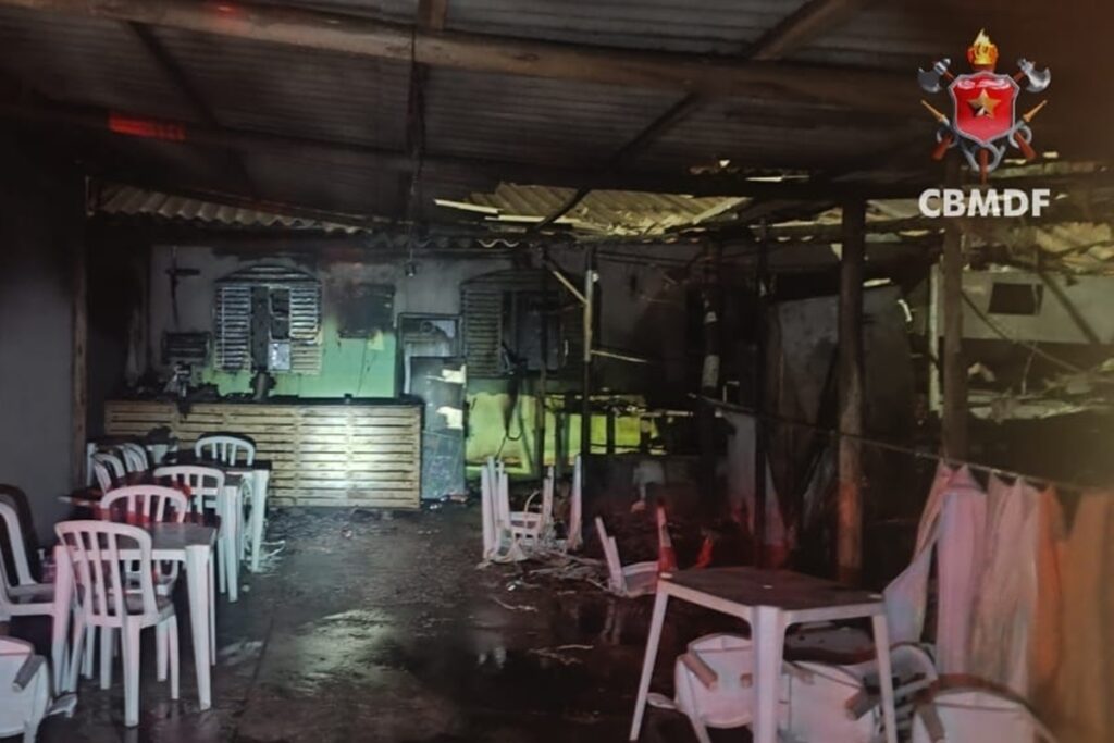 incendio-destroi-hamburgueria-em-sao-sebastiao.-veja-imagens