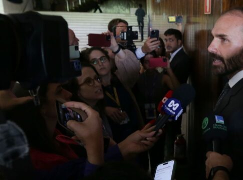 por-unanimidade,-stf-torna-eduardo-bolsonaro-reu-por-atuacao-nos-eua