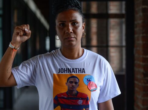 premio-internacional-reconhece-mae-de-jovem-morto-pela-policia-do-rio