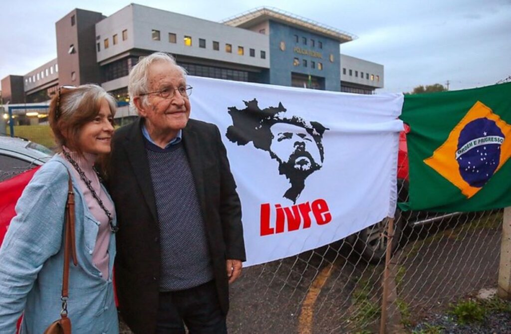 esposa-de-noam-chomsky-nega-ligacao-de-lula-com-epstein-em-2018