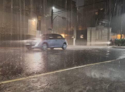 inmet:-novo-alerta-vermelho-preve-ventos-acima-de-100-km/h-e-temporais