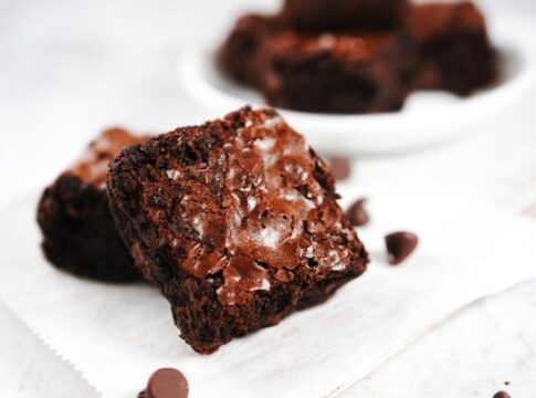 brownie-de-micro-ondas-sem-acucar:-receita-tao-facil-que-vicia
