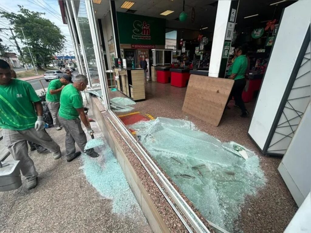 pcerj-analisa-imagens-e-busca-responsaveis-por-ataque-a-supermercado