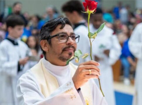 padre-e-torturado,-morto-com-martelo-e-tem-corpo-enrolado-em-tapete