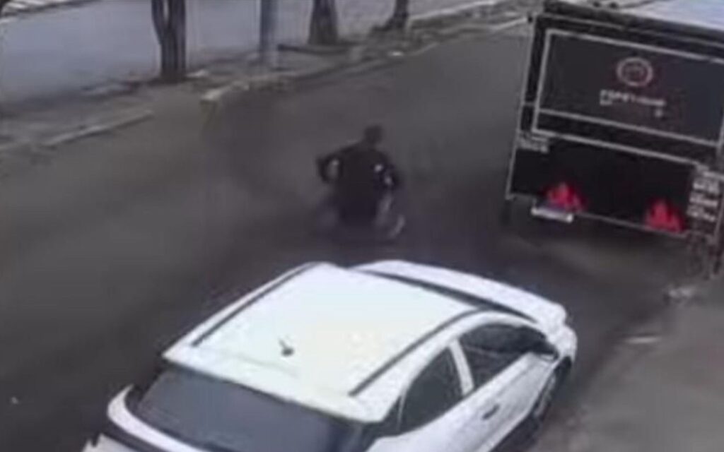 cadeirante-armado-com-faca-tenta-assaltar-onibus-e-e-preso-pela-2a-vez