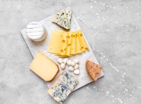 qual-queijo-escolher-para-manter-a-dieta-em-dia?-nutri-responde