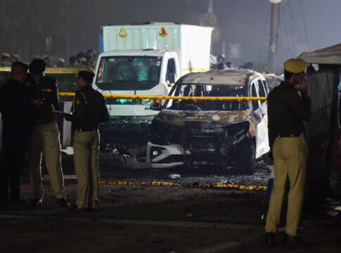 india-prende-suspeito-de-envolvimento-em-atentado-que-matou-12-pessoas