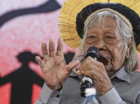 ao-encerrar-cupula-dos-povos,-cacique-raoni-pede-que-luta-continue