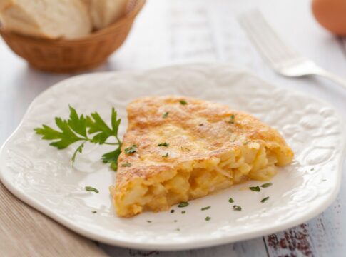 omelete-de-cogumelos-com-tomate-para-uma-refeicao-leve-e-deliciosa
