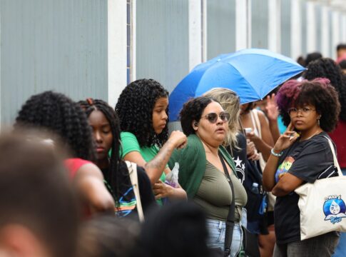 enem-2025:-candidatos-fazem-provas-do-segundo-dia-ate-18h30