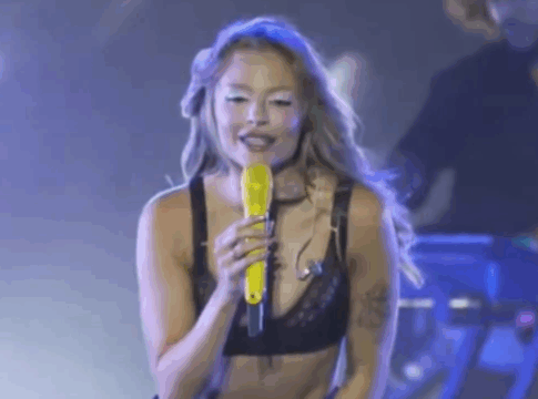 luisa-sonza-e-detonada-apos-reacao-a-pedido-de-namoro-de-fas-em-show