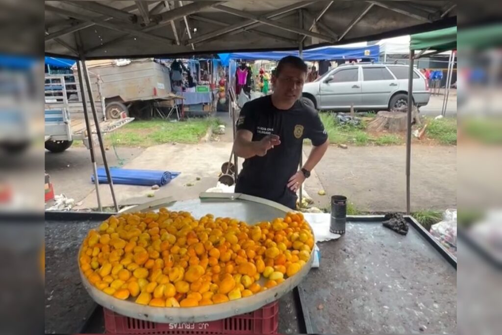 falso-litro-do-pequi:-delegado-fiscaliza-feira-e-alerta-para-golpe