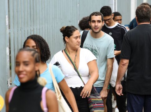enem-2025:-cerca-de-70%-dos-inscritos-fizeram-segunda-dia-de-provas