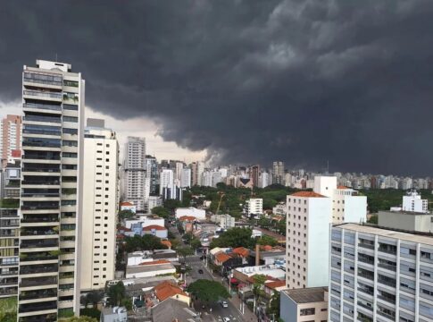 sp-tem-segunda-(17/11)-com-chuvas-fortes-e-vento.-saiba-que-horas