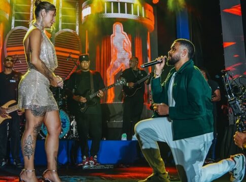 yan-costa-pede-barbara-gerstner-em-casamento-em-cima-do-palco