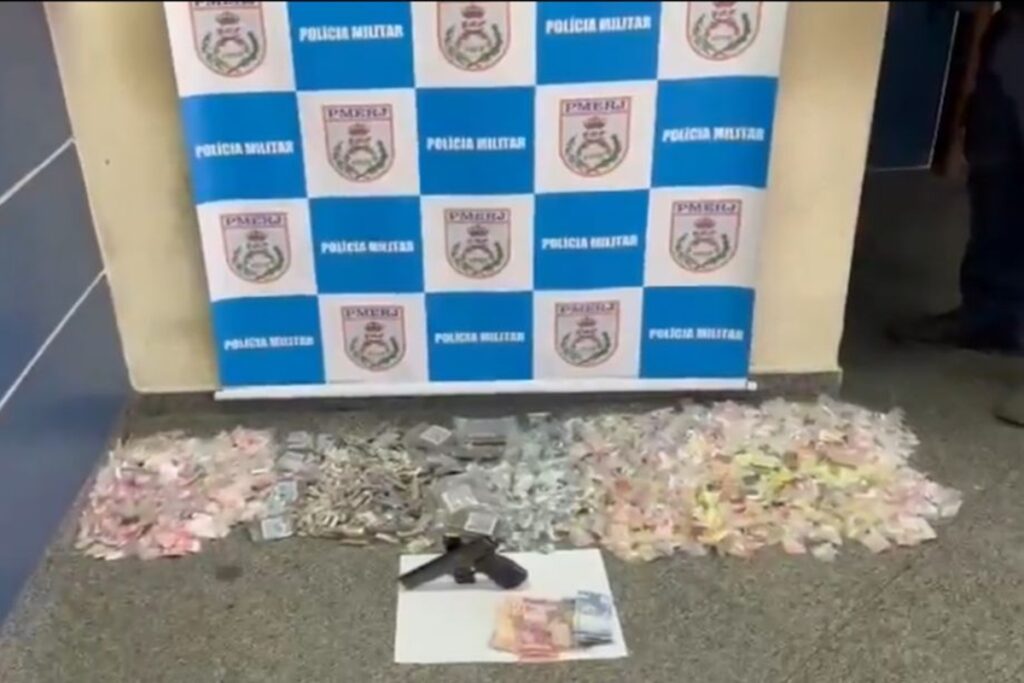 rj:-homens-sao-flagrados-e-presos-com-478-“sacoles”-de-cocaina