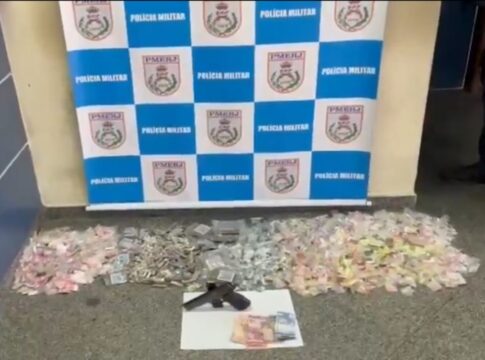 rj:-homens-sao-flagrados-e-presos-com-478-“sacoles”-de-cocaina
