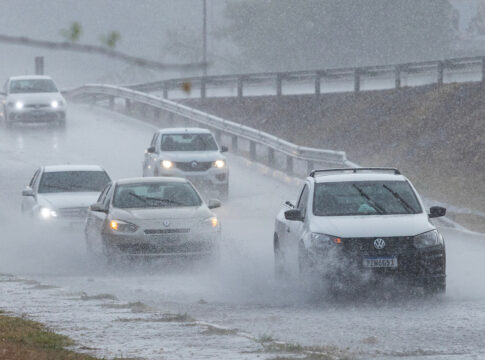 df-registra-tempestade-com-granizo-apos-manha-de-calorao