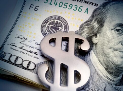 dolar-sobe-a-r$-5,33-com-mudanca-de-humor-sobre-queda-de-juros-nos-eua