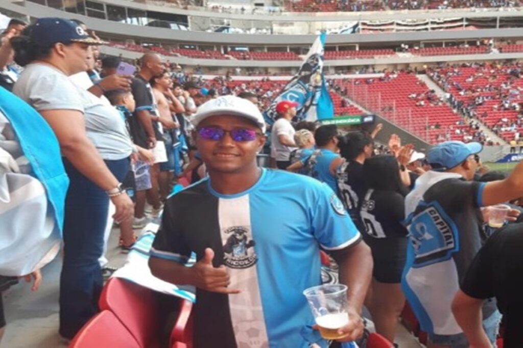 torcida-do-gremio-homenageia-garcom-morto-ao-se-envolver-em-briga-de-casal