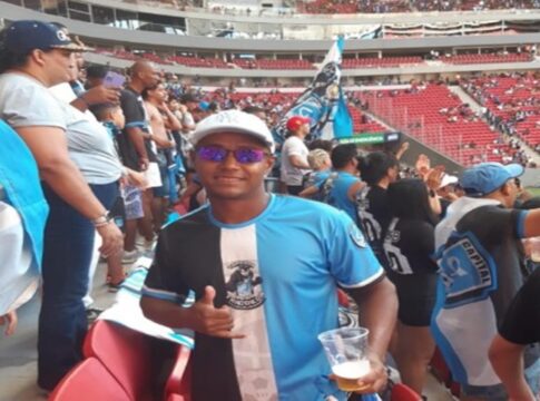 torcida-do-gremio-homenageia-garcom-morto-ao-se-envolver-em-briga-de-casal