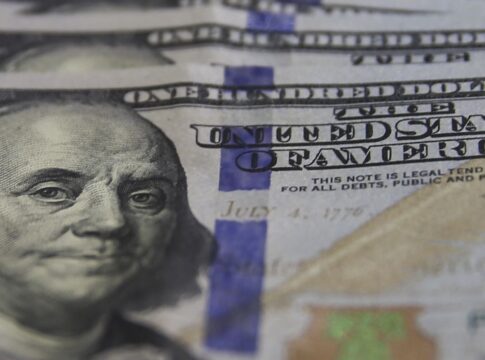 dolar-sobe-para-r$-5,33-com-espera-de-dados-economicos-nos-eua