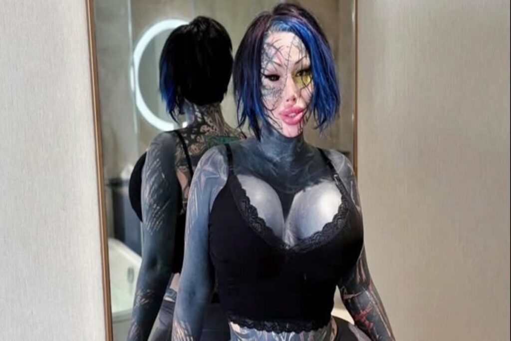 o-antes-e-depois-surreal-de-mulher-viciada-em-cirurgias-e-tatuagem